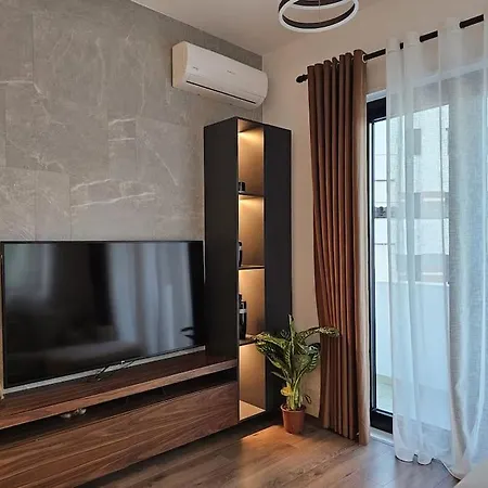 Deluxe Flat With Garden_tirana Apartament